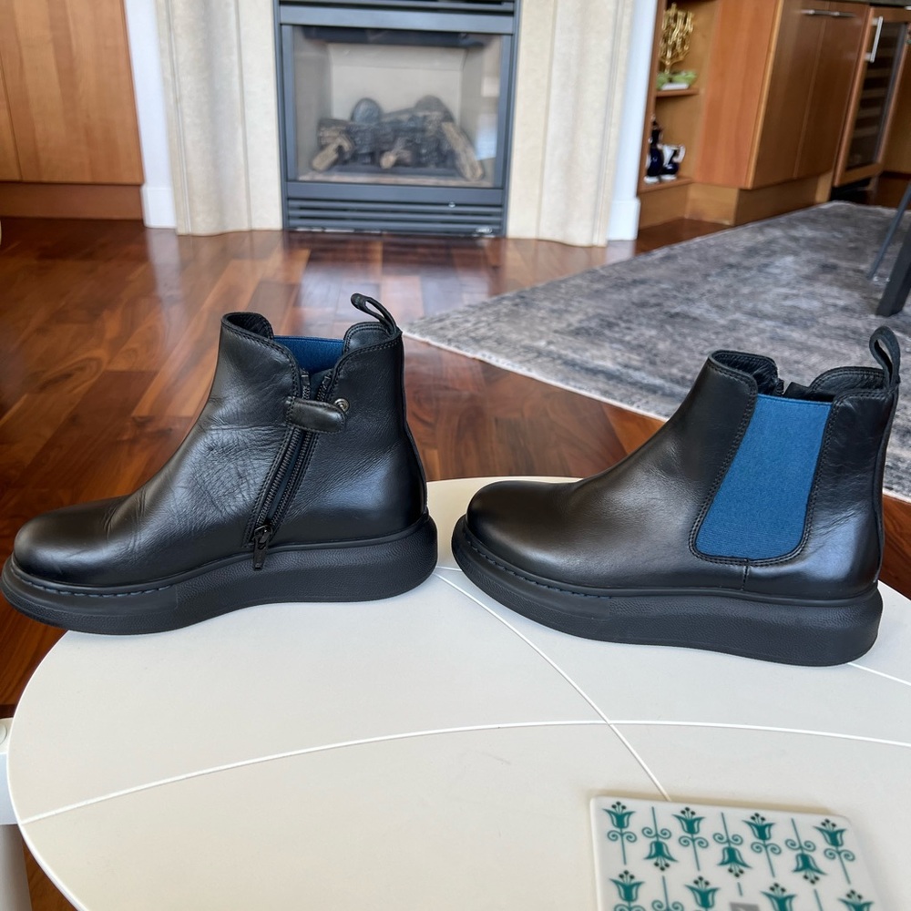 Alexander McQueen Black and Blue Leather Boots